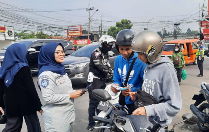 
					Jasa Raharja Bersama Mitra Kerja Terkait Melaksanakan Kegiatan Pemeriksaan Pajak Kendaraan Dalam Rangka Bulan Sadar Pajak di Kabupaten Bandung Barat