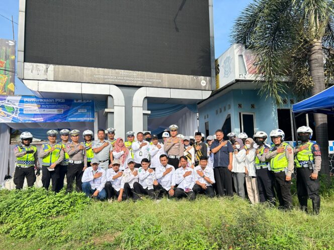 
					Jasa Raharja Kabupaten Bandung II Rancaekek Laksanakan Giat Pemeriksaan Pajak Kendaraan Dalam Rangka Bulan Sadar Pajak di Pos Polisi Bojongsoang