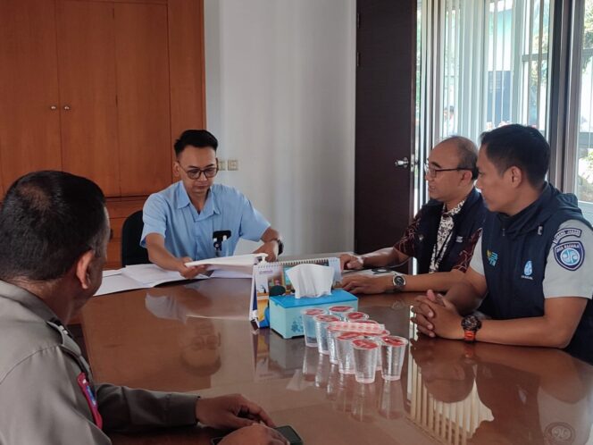 
					Operasi Khusus Bulan Sadar Pajak: Tim Pembina Samsat Kota Cimahi  Kembali Kunjungi Perusahaan dan Badan Usaha di wilayah kota Cimahi