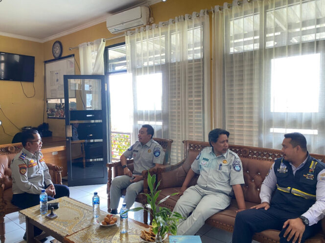 
					Perkuat Sinergi dan Koordinasi, Kepala Perwakilan Jasa Raharja Purwakarta Silaturahmi dengan LLASDP Jangari Cirata