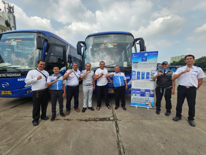
					Tingkatkan Keamanan dan Keselamatan Transportasi Umum, PT Jasa Raharja Sosialisasikan JR Safety Road dan Adakan MUKL sebagai Kegiatan Pencegahan Kecelakaan di PO Damri