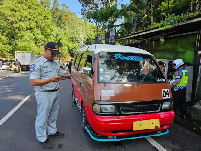 
					Tim Pembina Samsat Sumedang Lakukan Giat Operasi Gabungan Dalam Rangka Bulan Sadar Pajak