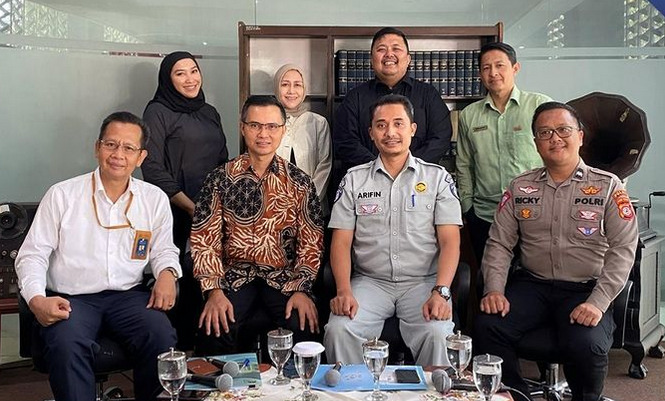 Jasa Raharja Bandung Talkshow Bersama P3D Wilayah Kota Bandung Terkait Strategi Meningkatkan Kesadaran Masyarakat Membayar Pajak di Radio RRI