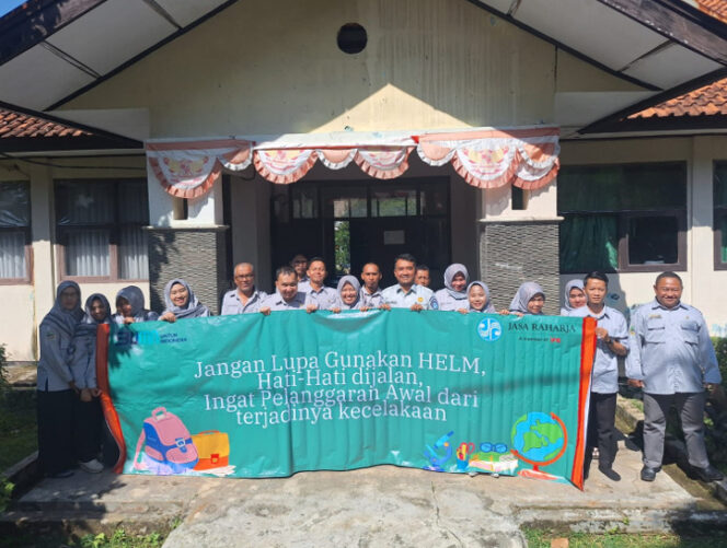 
					Jasa Raharja Purwakarta dan SMKN 1 Dawuan Subang melaksanakan kegiatan Pengajar Peduli Keselamatan Berlalu Lintas (PPKL)