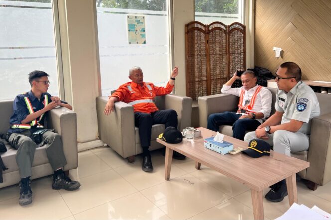 
					Jasa Raharja Bandung Tindak Lanjuti FKLL dan Diskusi Terkait Keselamatan di Perlintasan Sebidang Bersama Staf Khusus PT KAI Dan Manager Pengamanan Daop 2 Bandung