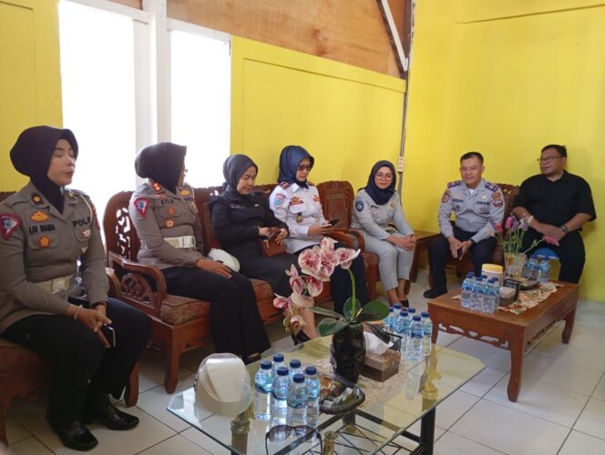 
					Jasa Raharja Laksanakan Program Fkll Di Polres Cimahi