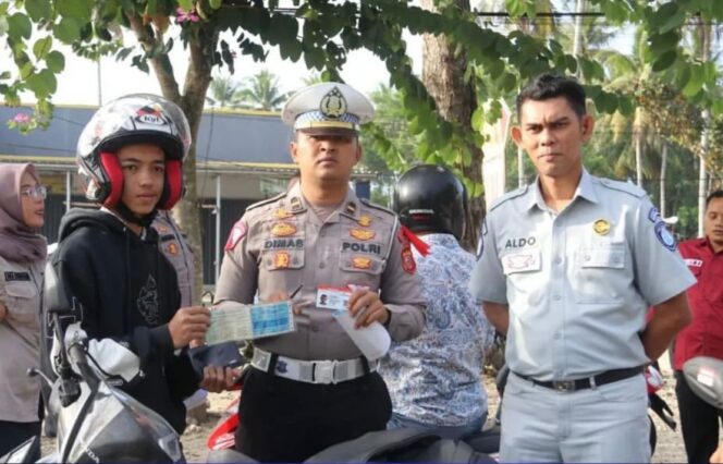 
					Jasa Raharja Jawa Barat Samsat Kabupaten Pangandaran Melakukan Operasi Gabungan