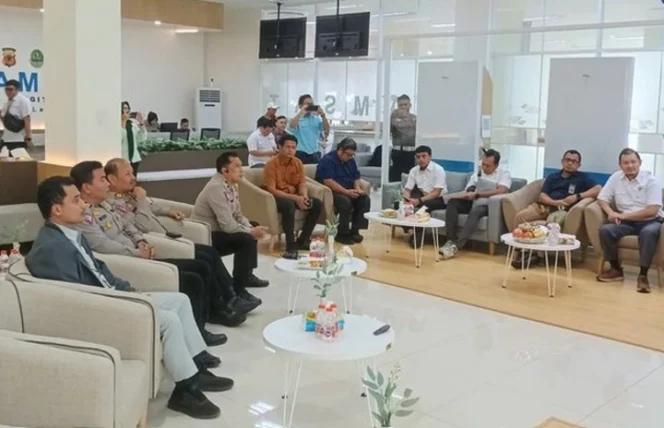 
					Jasa Raharja Beserta Tim Pembina Samsat Kota Bandung I Padjajaran Dampingi BPK RI di Samsat Digital Leuwi Panjang