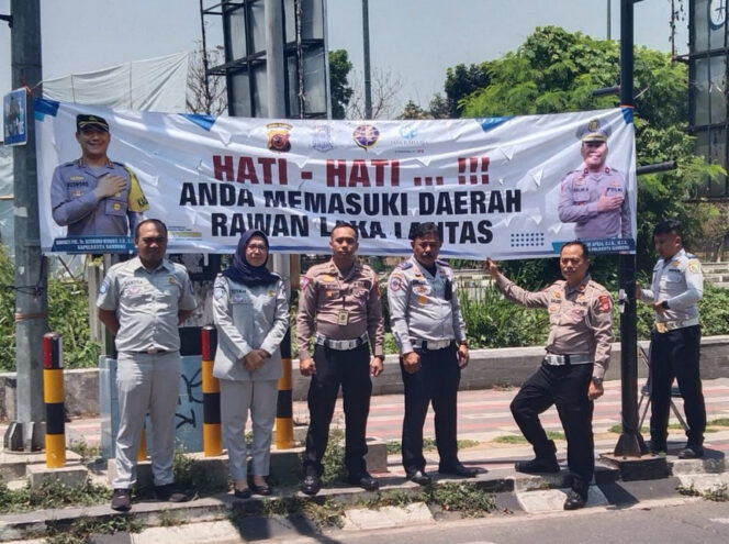 
					Lakukan Tindakan Preventif, Jasa Raharja Pasang Spanduk Pesan Keselamatan di Daerah Rawan Laka Lantas