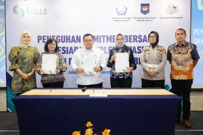 
					Optimalisasi Pengelolaan Pajak, Jasa Raharja dan Stakeholder Terkait Tanda Tangani Deklarasi Peneguhan Komitmen Bersama Kesiapan Implementasi Kebijakan Opsen PKB dan BBNKB”