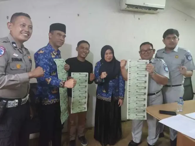 
					Tim Pembina Samsat Cibadak Gelar Operasi Khusus ke PT Lokon Prima Sukabumi
