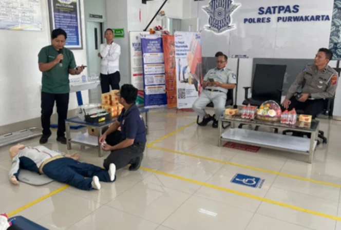 
					Jasa Raharja Bersama Unit Kamsel Satlantas Polres Purwakarta dan RS Siloam Melaksanakan kegiatan PPGD