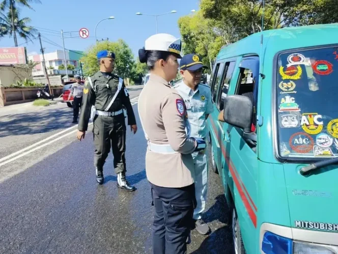 
					Jasa Raharja Bersama Tim Pembina Samsat Laksanakan Kegiatan Pemeriksaan Pajak Kendaraan Bermotor Di Wilayah Katapang