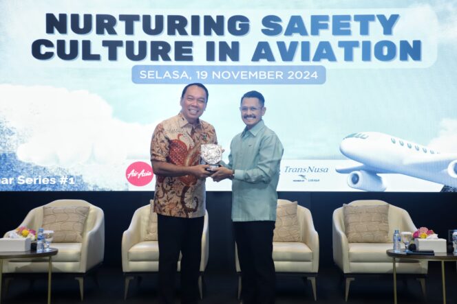 
					Jasa Raharja Gelar Seminar Budaya Keselamatan Penerbangan, Rivan A. Purwantono Tekankan Pentingnya Kesadaran Kolektif dalam Transportasi Udara