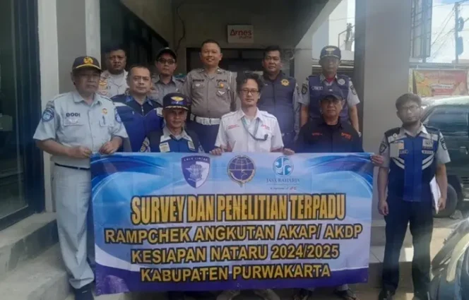 
					Persiapan Nataru Jasa Raharja bersama Dishub dan Kamsel Satlantas Polres Purwakarta melakukan Ramp Chek Angkutan Umum