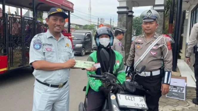 
					Jasa Raharja berkolaborasi dengan Unit Kamsel Satlantas Polres Purwakarta Lakukan Kampanye Keselamatan Lalu Lintas