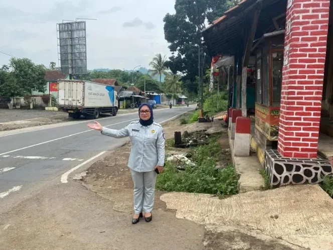 
					Jasa Raharja Lakukan Survey Kebenaran Kasus Kecelakaan di Jalan Raya Bandung Garut Kp. Cibajeg Kecamatan Nagreg Kabupaten Bandung