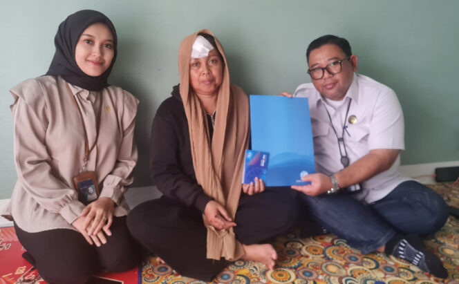 
					Jasa Raharja Cabang TK I Sukabumi Santuni 6 Korban Laka Tol Ciawi yang sudah Teridentifikasi