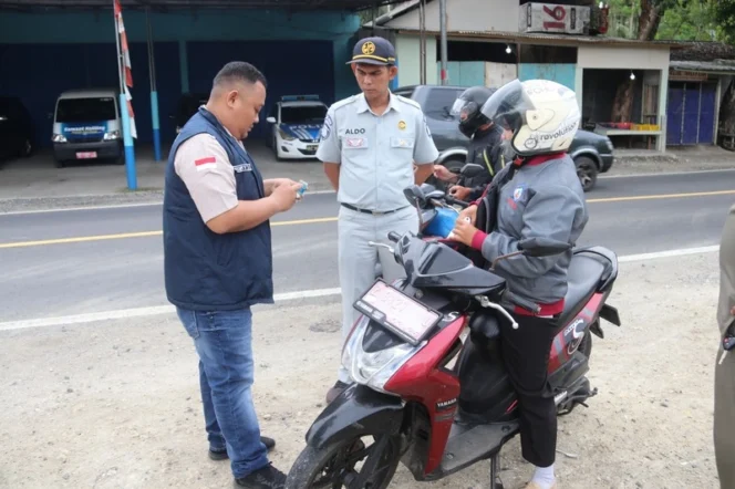 
					Jasa Raharja Bersama Samsat Pangandaran Gelar Giat Pemeriksaan Pajak Kendaraan Bermotor