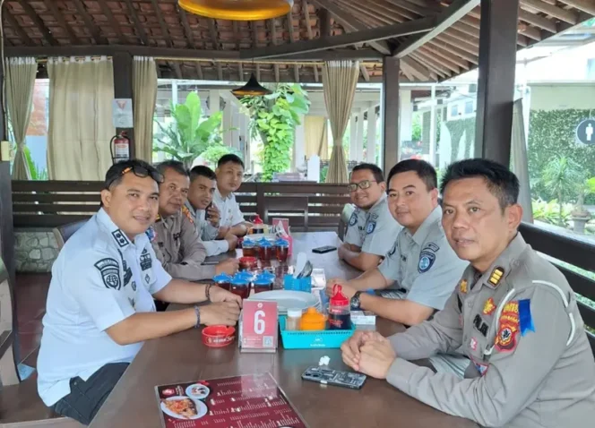 
					Jasa Raharja Cabang Cirebon Mengadakan Forum Komunikasi Lalu Lintas Transportasi Berkeselamatan dan Kepatuhan Berlalu Lintas di Kab Cirebon