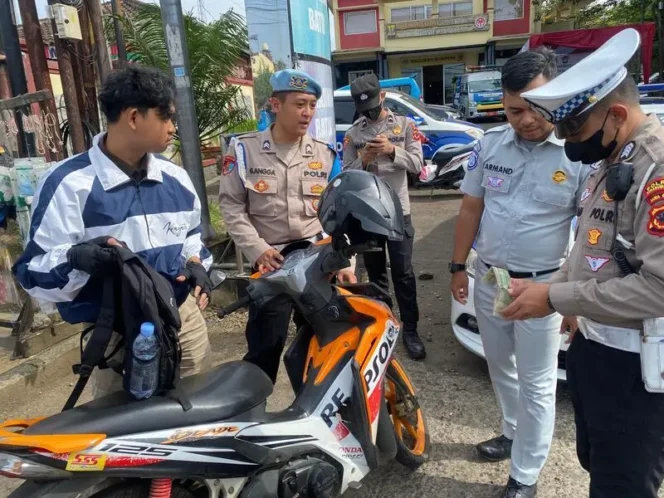 
					Tingkatkan Kepatuhan PKB dan SWDKLLJ, Samsat Kab. Sukabumi I Cibadak Laksanakan Kegiatan Pemeriksaan Pajak Kendaraan Bermotor Triwulan I Tahun 2025