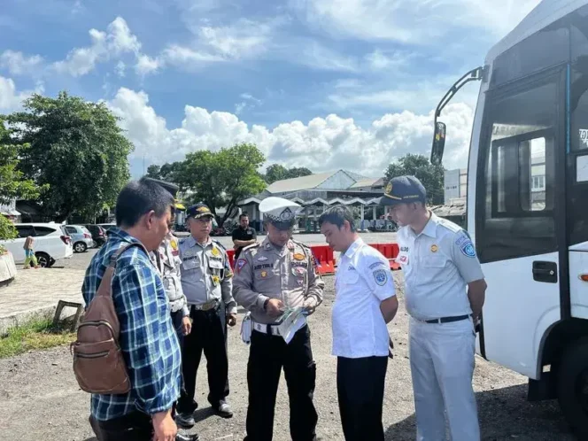 
					Jasa Raharja Bersama Polres Pangandaran & Dishub Laksanakan Ramp Check dan Pemeriksaan Kesehatan di Terminal Tipe B