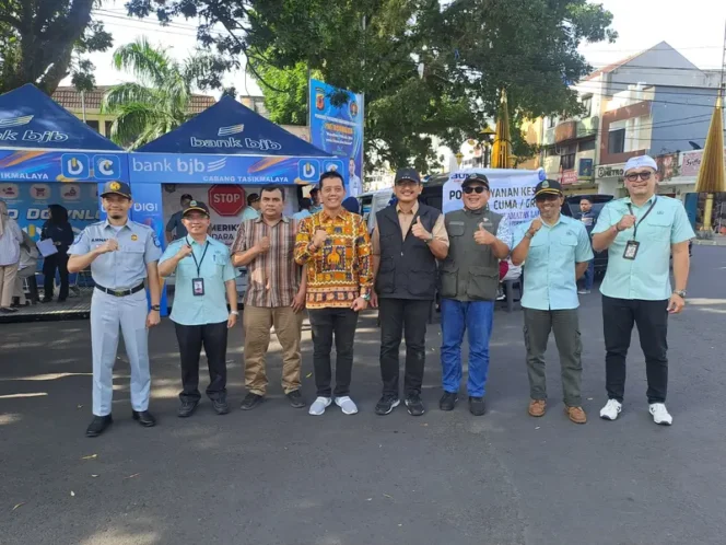 
					Jasa Raharja Bersama Samsat Kota Tasikmalaya Gelar Pemeriksaan Pajak Kendaraan di Alun-Alun Taman Kota