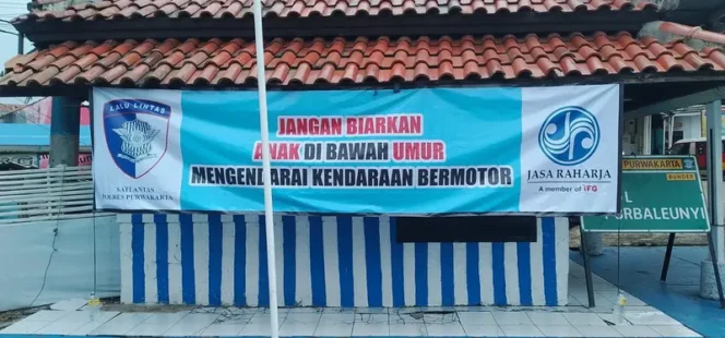 
					Jasa Raharja dan Satlantas Polres Purwakarta berkolaborasi dalam  Pemasangan Spanduk di Titik Rawan Laka