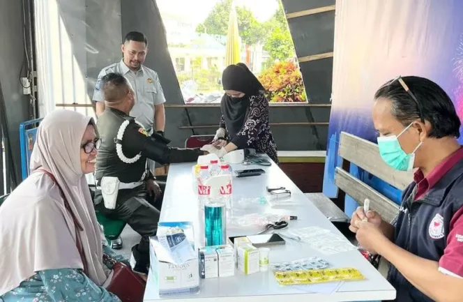 
					Respon Positif Masyarakat Kota Tasikmalaya terhadap Layanan Mobile Unit Kesehatan Lalu Lintas (MUKL) Jasa Raharja di Kegiatan Pemeriksaan Pajak Kendaraan di Alun-Alun Taman Kota