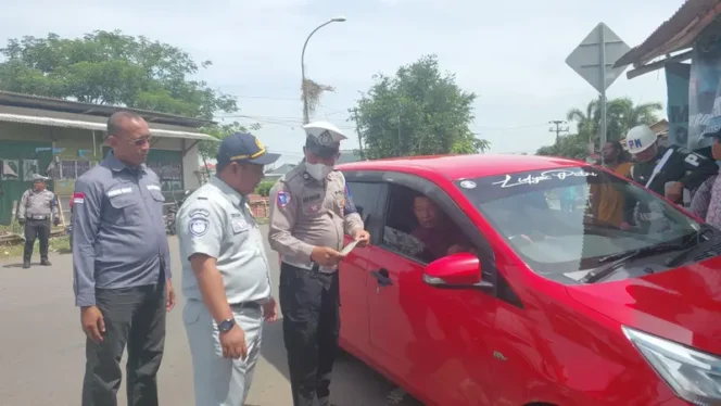 
					Tim Samsat Induk Indramayu Tetap Ingatkan Masyarakat Kabupaten Indramayu Atas Pajak Kendaraan Bermotor
