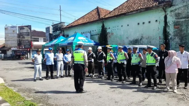 
					Tim Pembina Samsat Majalengka Melaksanakan Pemeriksaan Pajak Kendaraan Bermotor di Wilayah Kab Majalengka, Upaya Meningkatkan Pendapatan