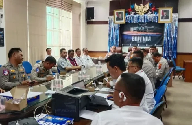 
					Jasa Raharja Bersama Kepolisian dan Seluruh P3D Wilayah Priangan Hadiri Rapat Pendataan Kendaraan Terlibat Laka Belum Lunas SW di Samsat Garut