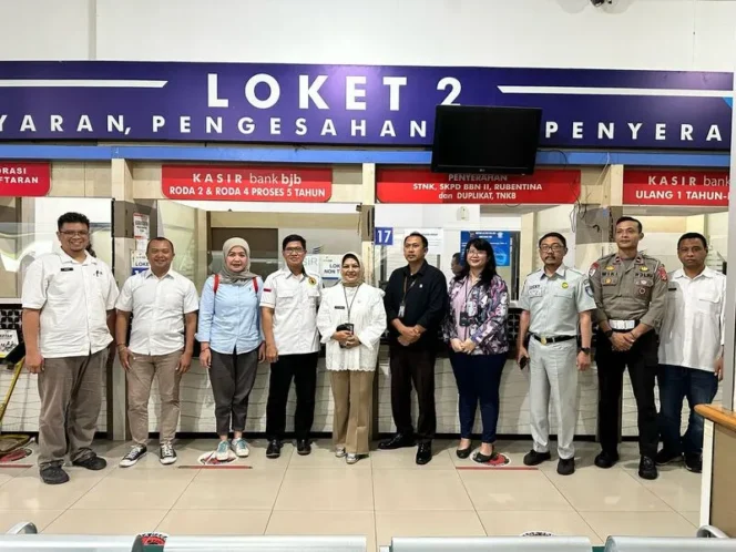 
					Jasa Raharja Apresiasi Program Saber Pungli di Samsat Soekarno Hatta Kota Bandung III