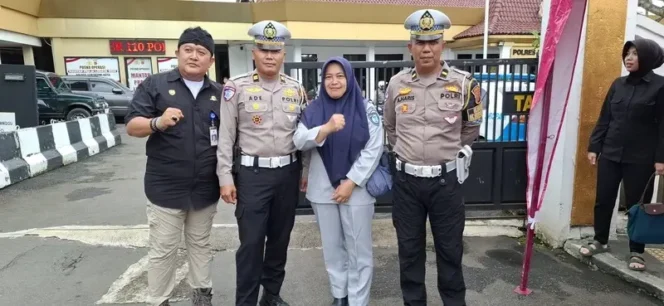 
					Jasa Raharja Cabang Sukabumi dan Polres Sukabumi Kota Gelar Pembagian Takjil Gratis