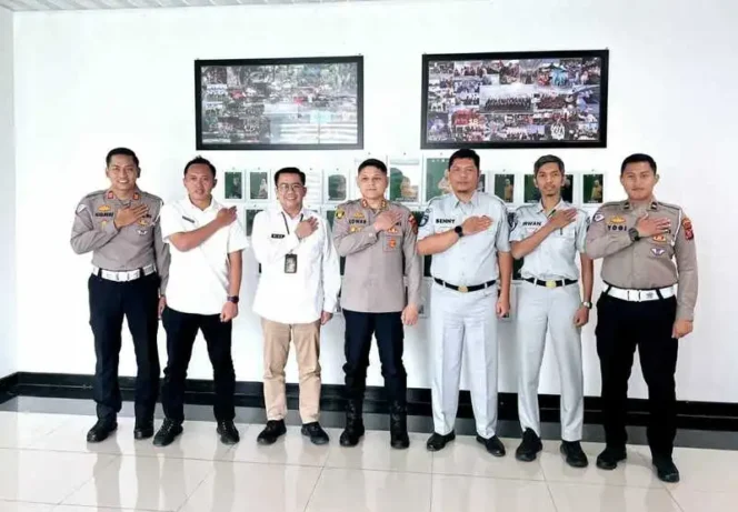 
					Kunjungan Kapolres Karawang Ke Samsat Karawang