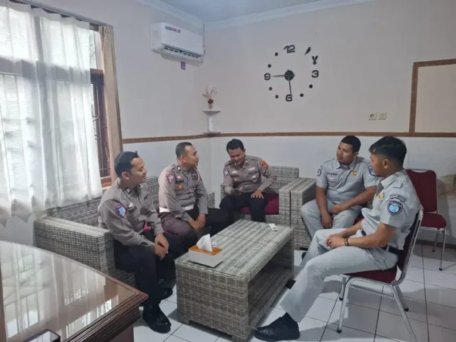 
					Jasa Raharja Cabang Indramayu Lakukan Forum Keselamatan Lalu Lintas Dengan Unit Gakkum Polres Indramayu