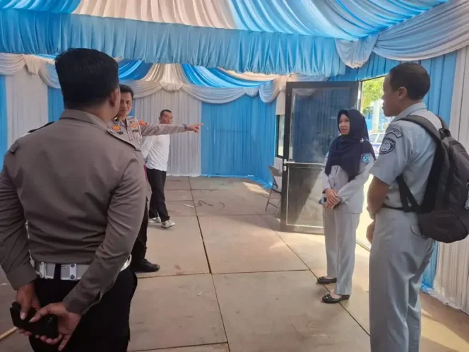 
					Jasa Raharja Indramayu dan Satlantas Polres Indramayu Tinjau Lokasi Pembangunan Pos Pelayanan Terpadu Ketupat 2025