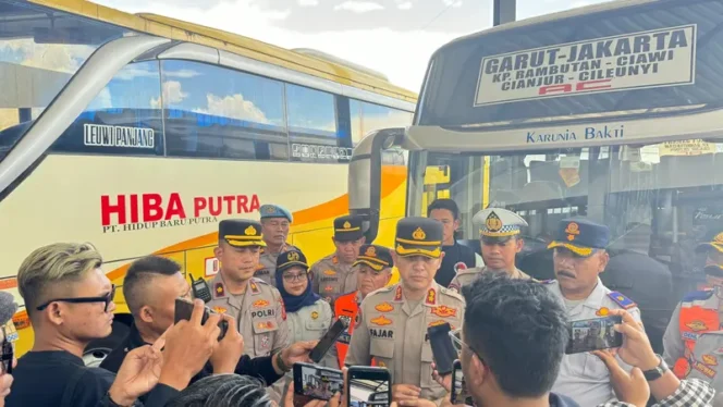 
					Jasa Raharja Bersama Satlantas, Satnarkoba Polres Garut, dan Dinas Perhubungan Gelar Ramp Check dan Tes Kesehatan di Terminal Tipe A Garut