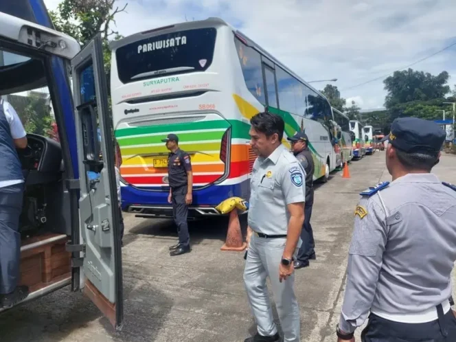 
					Jasa Raharja Kanwil Jabar Bersama Mitra Kerja Terkait, Siapkan Arus Mudik Lebaran dengan Melaksanakan Rampcheck di PO Surya Putra