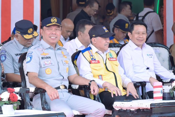 
					PT Jasa Raharja Mengikuti Pelaksanaan Apel Gelar Pasukan Operasi Ketupat 2025 di Surabaya, Siap Berikan Perlindungan dan Pelayanan Terbaik bagi Masyarakat selama Idulfitri 2025