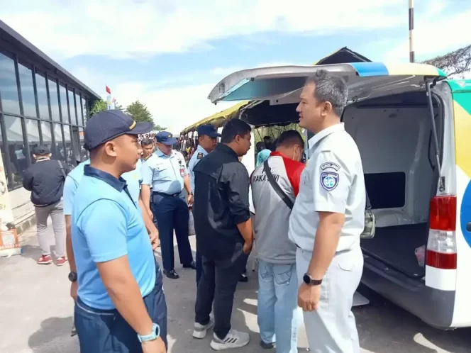 
					Layanan Samsat Keliling dalam Gerakan Pangan Murah (GPM) di Lanud Husein Sastranegara : Mendukung Program Pemutihan Pajak Kendaraan Bermotor di Jawa Barat
