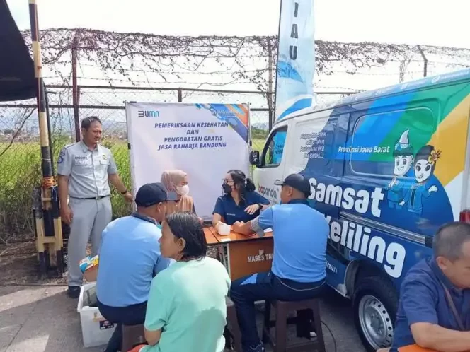 
					Jasa Raharja Bandung Berikan Pemeriksaan Kesehatan Gratis dalam Gerakan Pangan Murah di Lanud Husein Sastranegara