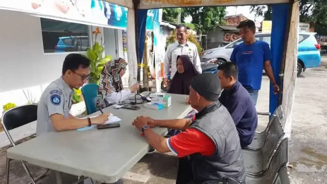 
					Jasa Raharja Karawang Kembali Gelar Pengobatan Gratis Di Terminal Tanjung Pura