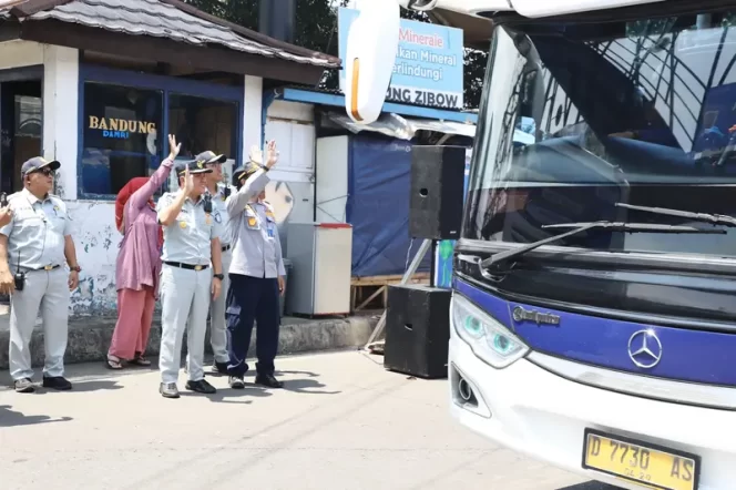 
					Jasa Raharja Jawa Barat Lepas 15 Bus Mudik Gratis 2025