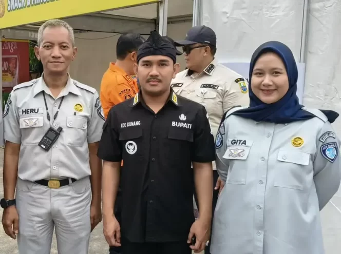 
					Kunjungan Bupati Kab. Bekasi Ke Pos Yan Terpadu Kedungwaringin