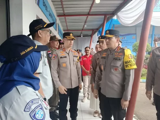 
					Jasa Raharja Bersama Kepolisian dan Stakeholder Sambut Kedatangan Wakapolri di Pos Terpadu Kecamatan Limbangan, Kabupaten Garut