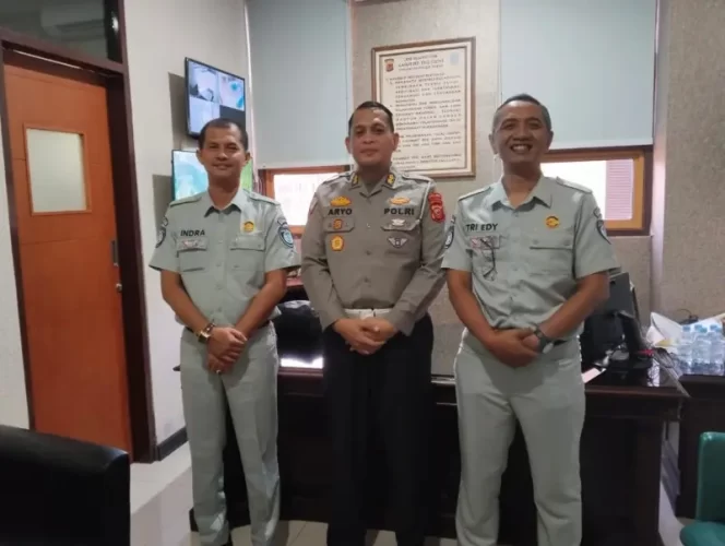 
					Jasa Raharja Kanwil Jabar dan Kasubdit Regident Dilantas Polda Jabar Tingkatkan Kolaborasi Evaluasi Program Pemutihan Pajak 2025 di Jawa Barat