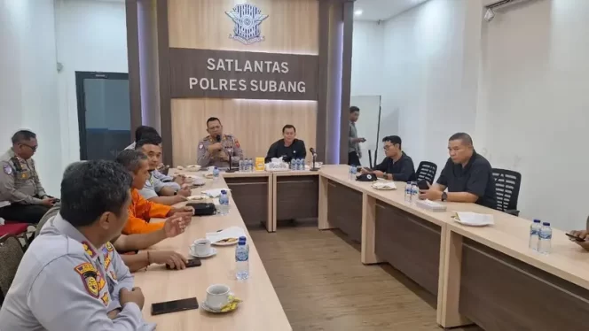 
					Polres Subang dan Jasa Raharja Gelar Rapat Koordinasi Forum Keselamatan Lalu Lintas, Fokus pada Tertib Berlalu Lintas dan Keselamatan Wisatawan
