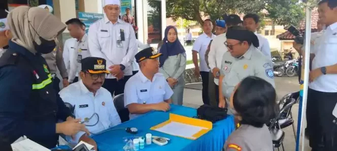 
					Kunjungan Kerja Bupati dan Wakil Bupati Kabupaten Sukabumi Ke Samsat Pelabuhan Ratu