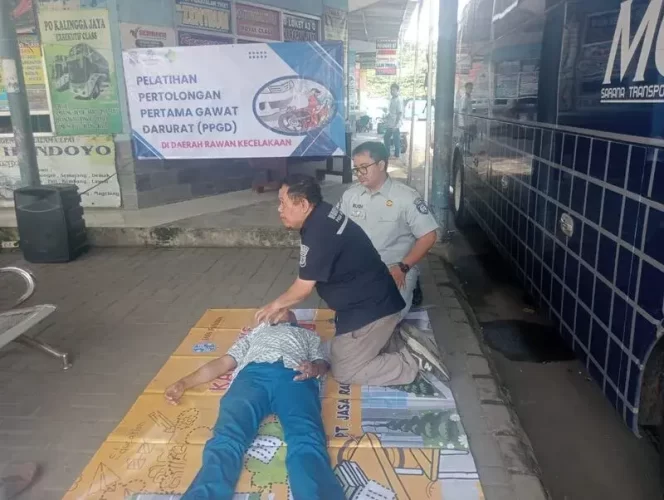 
					Jasa Raharja Cabang Bogor menggelar Pelatihan Pertolongan Pertama Gawat Darurat bagi para Awak BUS di Terminal Cileungsi